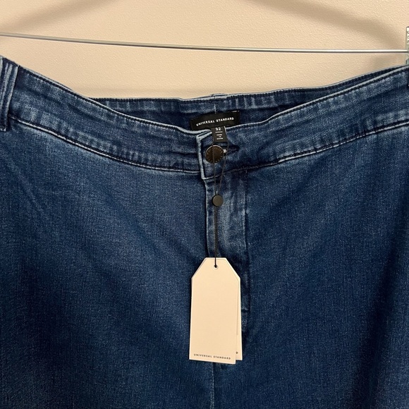 NWT Universal Standard Carol High Rise Cropped Jeans
Dark Indigo Size 2XL - Picture 7 of 11